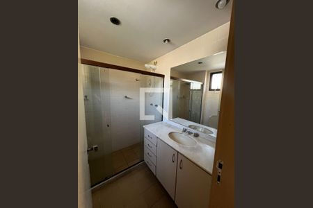 Banheiro de apartamento à venda com 3 quartos, 150m² em Icaraí, Niterói