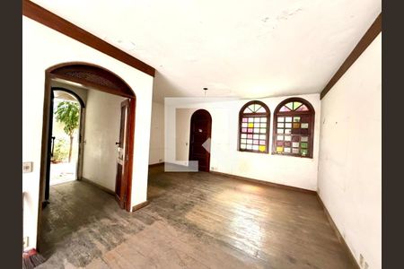 Casa à venda com 4 quartos, 317m² em Grajaú, Belo Horizonte