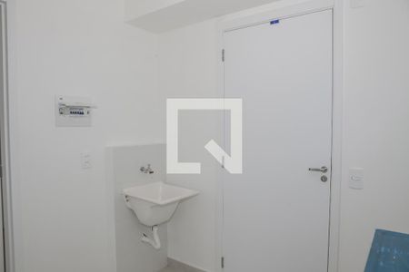 Sala / Cozinha de apartamento para alugar com 1 quarto, 27m² em Parque Industrial Tomas Edson, São Paulo