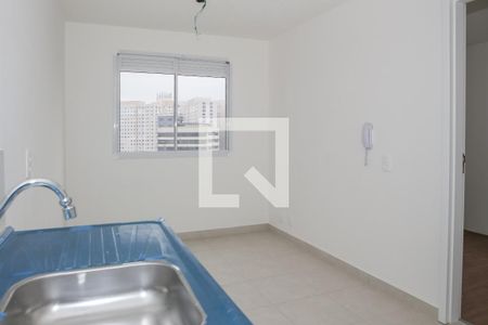 Sala / Cozinha de apartamento para alugar com 1 quarto, 27m² em Parque Industrial Tomas Edson, São Paulo