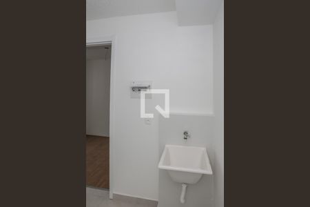 Sala / Cozinha de apartamento para alugar com 1 quarto, 27m² em Parque Industrial Tomas Edson, São Paulo