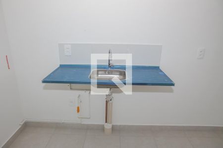 Sala / Cozinha de apartamento para alugar com 1 quarto, 27m² em Parque Industrial Tomas Edson, São Paulo