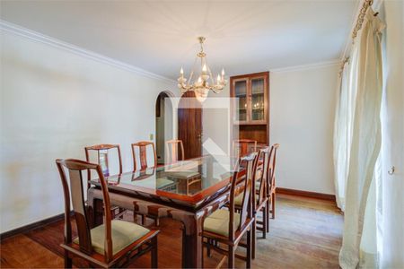 Casa à venda com 3 quartos, 331m² em Jardim Marajoara, São Paulo