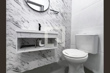 Banheiro Social de casa para alugar com 1 quarto, 35m² em Cambuci, São Paulo