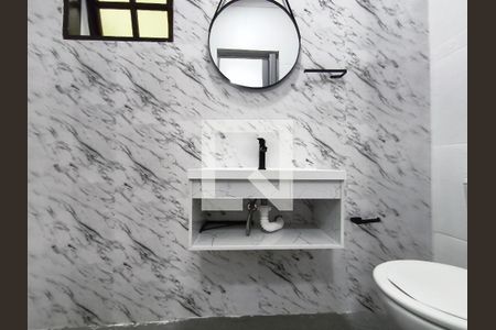 Banheiro Social de casa para alugar com 1 quarto, 35m² em Cambuci, São Paulo