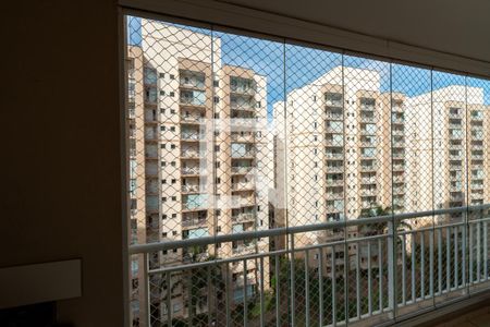 Varanda  de apartamento para alugar com 2 quartos, 72m² em Jardim Tupanci, Barueri