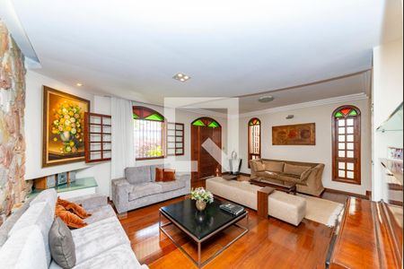 Sala 1 de casa para alugar com 6 quartos, 380m² em Grajaú, Belo Horizonte