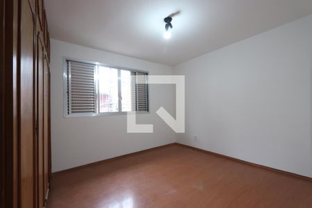 Quarto 1 de casa para alugar com 2 quartos, 140m² em São Lucas, São Paulo