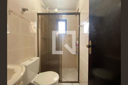 Banheiro de apartamento para alugar com 1 quarto, 38m² em Vila Tupi, Praia Grande