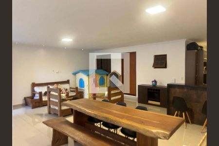 Casa à venda com 3 quartos, 272m² em Vila Carrão, São Paulo