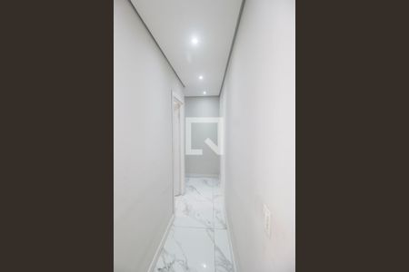 Corredor de apartamento à venda com 2 quartos, 72m² em Jardim Tupanci, Barueri