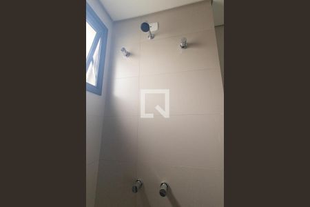 Banheiro Social de kitnet/studio para alugar com 1 quarto, 22m² em Centro, Curitiba