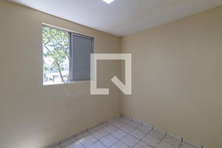 Quarto 2 de apartamento para alugar com 2 quartos, 72m² em Vila Carmosina, São Paulo