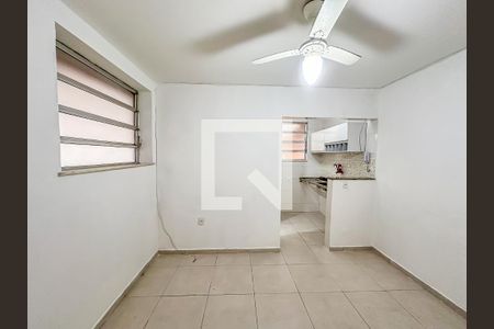 Quarto  de kitnet/studio para alugar com 1 quarto, 17m² em Laranjeiras, Rio de Janeiro