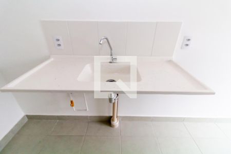 Sala/Cozinha de apartamento para alugar com 2 quartos, 32m² em Vila Carmosina, São Paulo