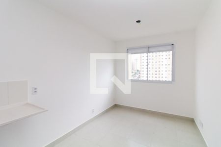 Sala/Cozinha de apartamento para alugar com 2 quartos, 32m² em Vila Carmosina, São Paulo