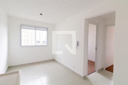 Sala/Cozinha de apartamento para alugar com 2 quartos, 32m² em Vila Carmosina, São Paulo