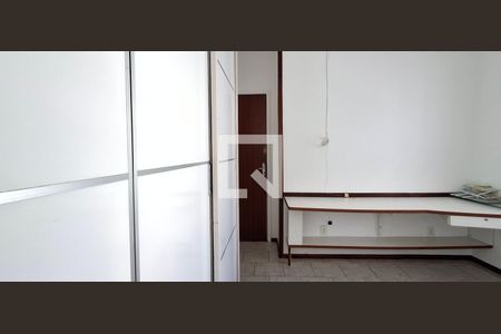 Quarto 2 de casa para alugar com 3 quartos, 120m² em Barreiros, São José