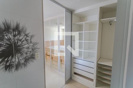 Closet da Suíte 1 de apartamento para alugar com 2 quartos, 105m² em Sagrada Família, Belo Horizonte