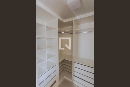 Closet da Suíte 1 de apartamento para alugar com 2 quartos, 105m² em Sagrada Família, Belo Horizonte