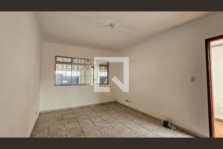 Sala  de casa à venda com 4 quartos, 120m² em Jardim Ernestina, São Paulo