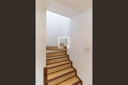 Escada de casa de condomínio para alugar com 3 quartos, 114m² em Cursino, São Paulo