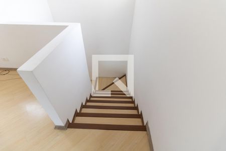 Escada de casa de condomínio para alugar com 3 quartos, 114m² em Cursino, São Paulo