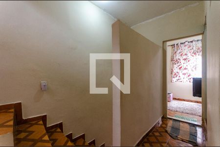 Escada de casa para alugar com 2 quartos, 70m² em Jardim Almanara, São Paulo