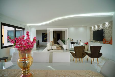 Sala de casa de condomínio à venda com 3 quartos, 680m² em Charitas, Niterói