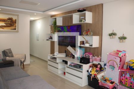 Sala de casa de condomínio para alugar com 2 quartos, 177m² em Jardim Semiramis, Cotia