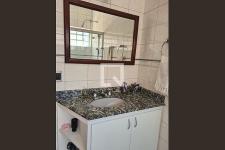 Banheiro de casa de condomínio à venda com 3 quartos, 490m² em Bairro das Palmeiras, Campinas