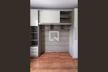 Quarto 1 de apartamento para alugar com 2 quartos, 49m² em Jardim Alzira, São Paulo