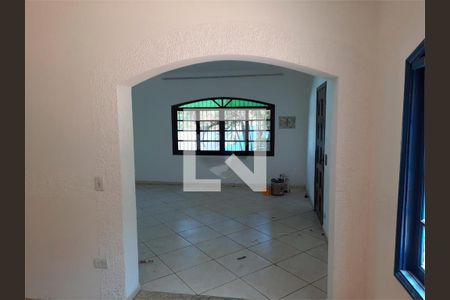 Casa à venda com 4 quartos, 246m² em Jardim Santa Helena, São Paulo