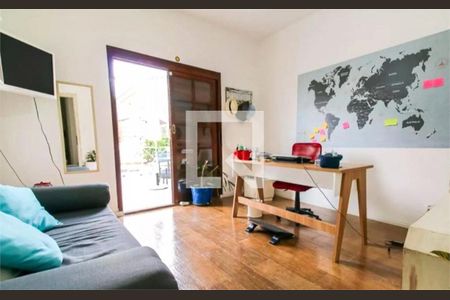 Casa à venda com 3 quartos, 220m² em Jardim Aeroporto, São Paulo