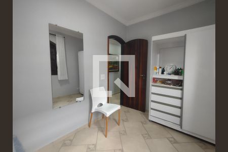 Casa à venda com 5 quartos, 204m² em Vila Mangalot, São Paulo