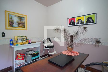 Escritório de casa para alugar com 6 quartos, 475m² em Jardim Itu, Porto Alegre