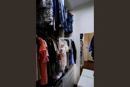 Closet da suíte de apartamento à venda com 4 quartos, 135m² em Lourdes, Belo Horizonte