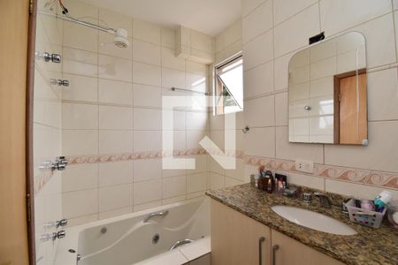 Banheiro da Suíte de casa para alugar com 3 quartos, 179m² em Campina do Siqueira, Curitiba