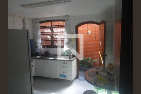 Cozinha de casa para alugar com 4 quartos, 128m² em Jardim Rizzo, São Paulo