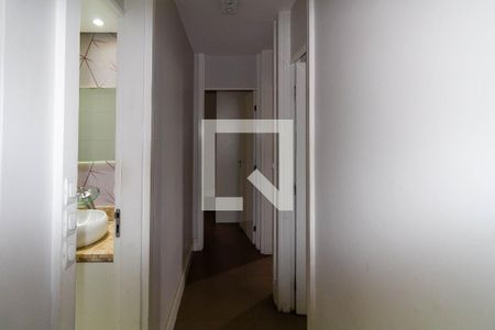Corredor de apartamento à venda com 3 quartos, 70m² em Vila Graciosa, São Paulo