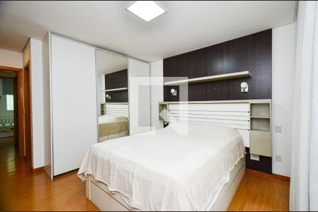 Suite de apartamento à venda com 4 quartos, 210m² em Sagrada Família, Belo Horizonte