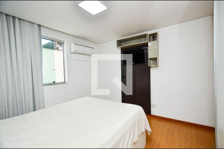 Suite de apartamento à venda com 4 quartos, 210m² em Sagrada Família, Belo Horizonte