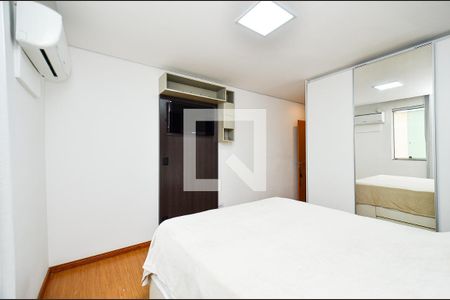 Suite de apartamento à venda com 4 quartos, 210m² em Sagrada Família, Belo Horizonte