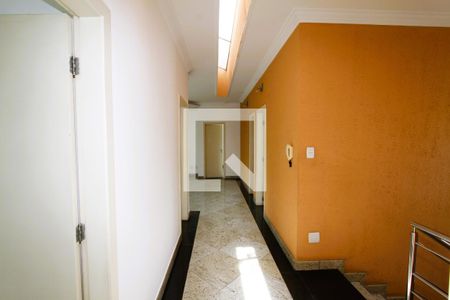 Corredor de casa para alugar com 5 quartos, 150m² em Alto Caiçaras, Belo Horizonte