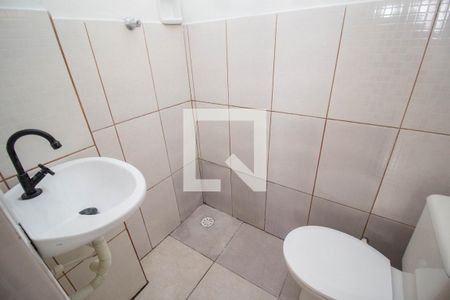 Banheiro de casa para alugar com 1 quarto, 28m² em Vila Palmeiras, São Paulo