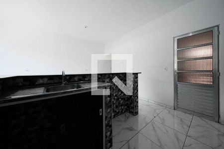 Sala/Cozinha de casa para alugar com 2 quartos, 40m² em Vila Paranagua, São Paulo