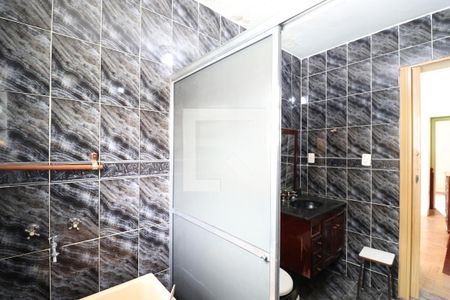 Banheiro da Suíte de casa para alugar com 2 quartos, 110m² em Lapa, São Paulo