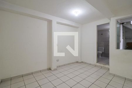 Suíte de casa para alugar com 1 quarto, 25m² em Parque Industrial das Oliveiras, Taboão da Serra