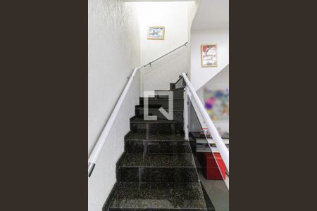 Escada de casa para alugar com 3 quartos, 200m² em Jardim Nossa Senhora do Carmo, São Paulo