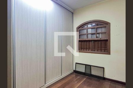 Quarto 1 de casa de condomínio à venda com 5 quartos, 197m² em Vila Pirajussara, São Paulo